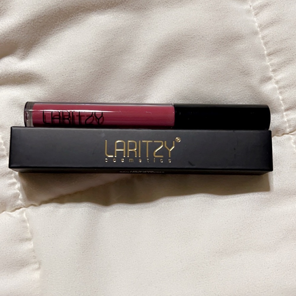 Laritzy liquid lipstick in shade Crush